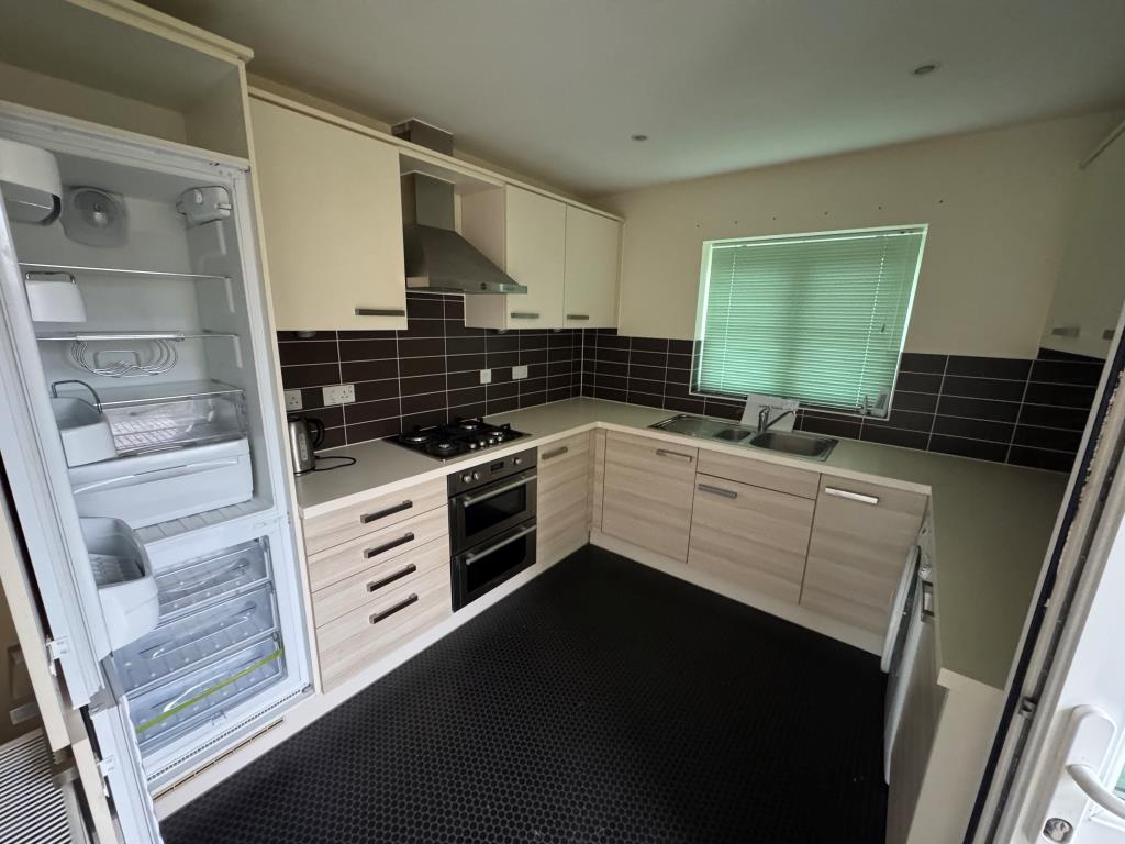 Lot: 120 - TWO-BEDROOM DETACHED BUNGALOW WITH GARAGE - Kitchen